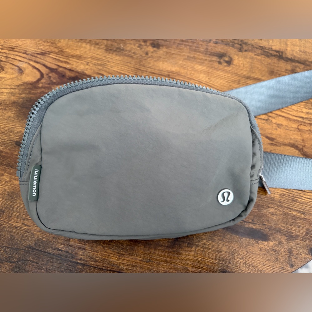 lululemon Everywhere Belt Bag 1L